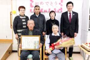 祝長寿、甲地さんと向井さん　１００歳で町が顕彰／東北町